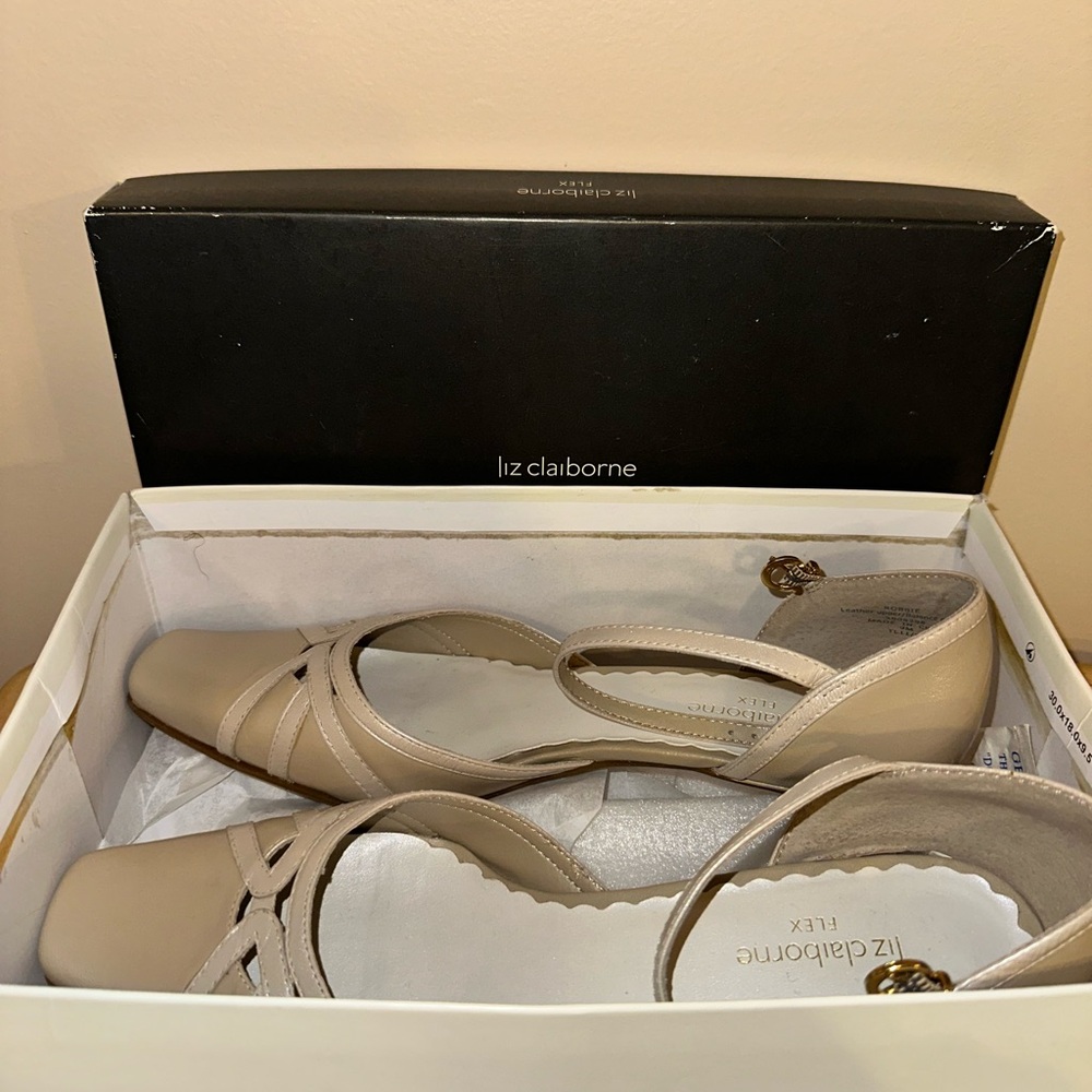 Vintage Liz Claiborne Women's Beige Kitten Heels